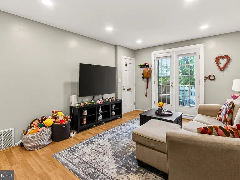 2711 S Walter Reed Dr #A — Photo 8