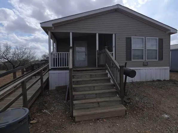 311 E Frio St, Dilley, TX 78017