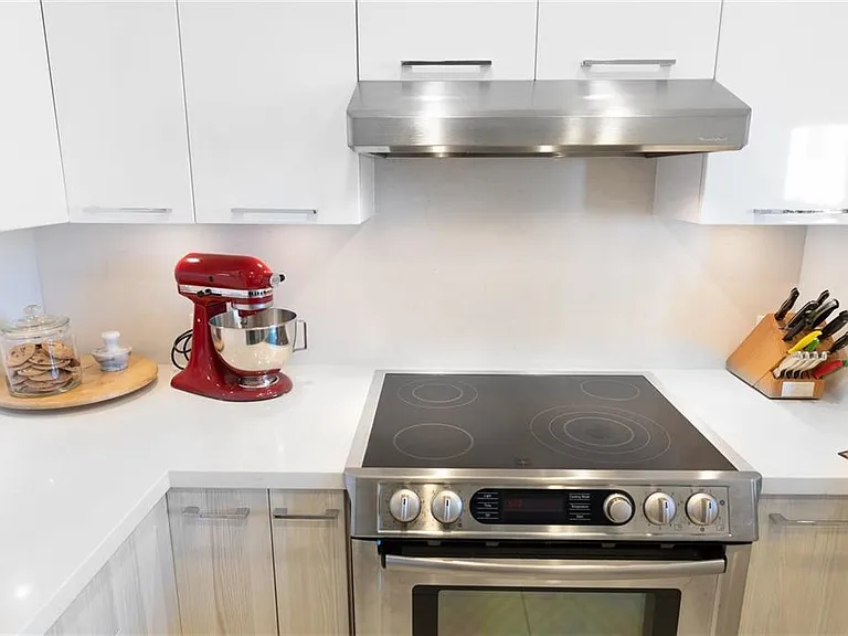 55 E 10th Ave #3 — Photo 13