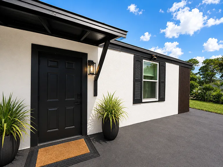 Comfortable private guest suite, ideal for extended family, grandparents, adult children, or colleagues. The main home and guest suite are connected by an interior pass-through door that can be locked from both sides.