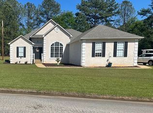 305 18th Ct SW, Lanett, AL 36863