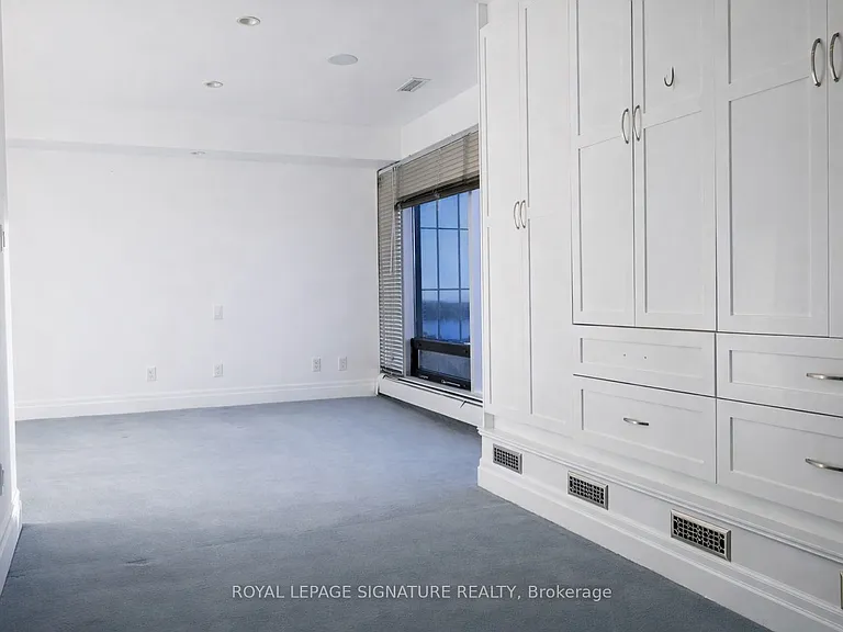 30 Wellington St E #2202 — Photo 14