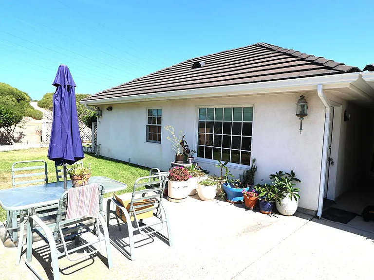 739 W Maple Ave — Photo 1