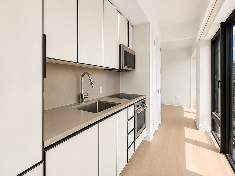 10-25 Jackson Ave #10A — Photo 6