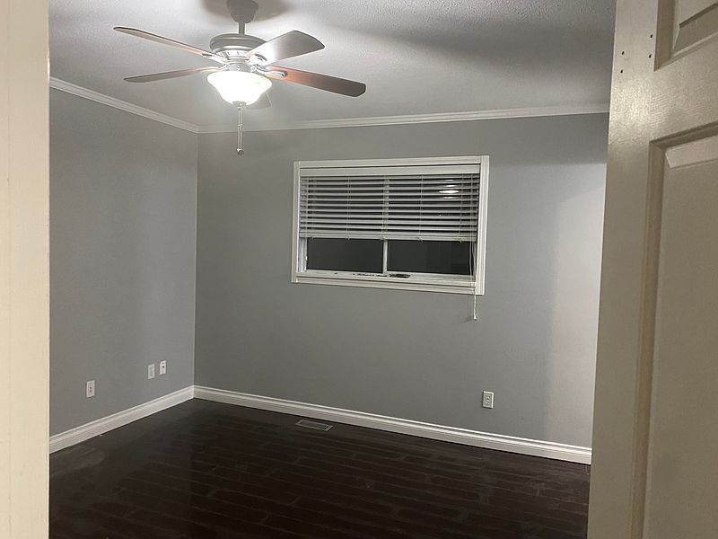 Surrey House for rent - 3 Bedrooms — photo 2