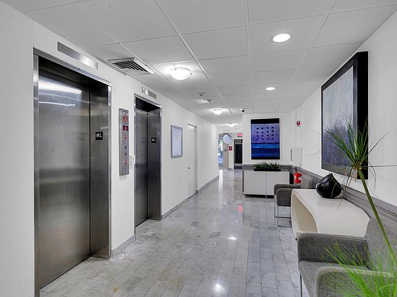 4th image of 1625 SE 10th Avenue #405