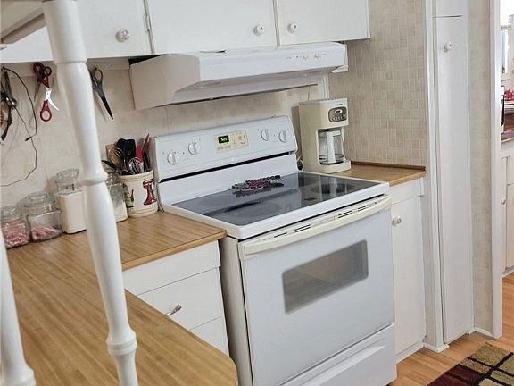 4th image of 20530 Port Dr
