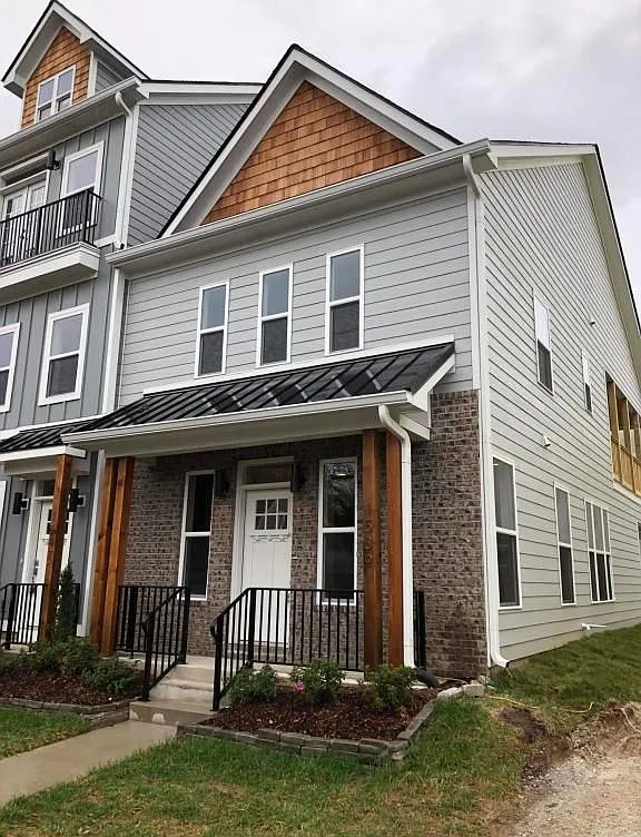 3 bed, 2.5 bath, 1706 sqft, $2,500 — Photo 1