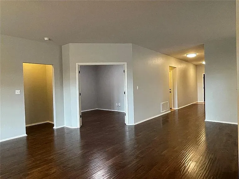 9405 Castle Pines Dr — Photo 16
