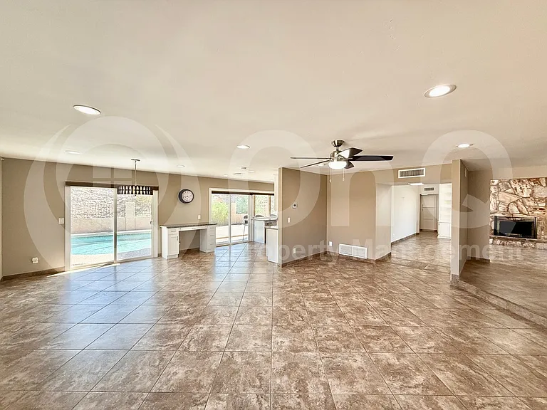 535 W Sweetwater Ave — Photo 10