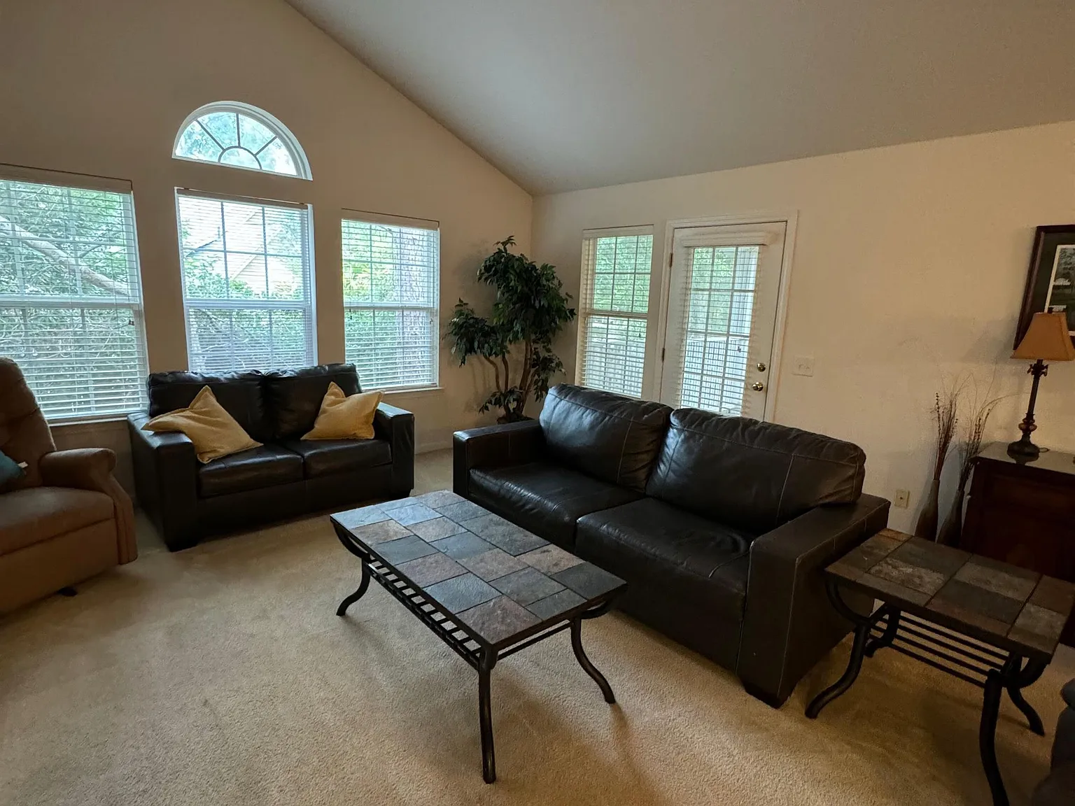 116 Brentwood - H - 1 — Photo 4