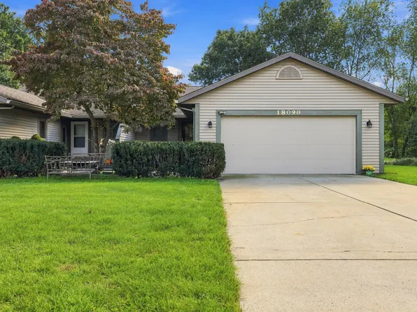 18090 Cherokee Dr, Spring Lake, MI 49456