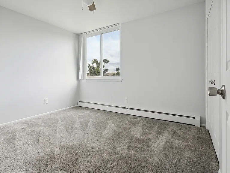 Fox Pointe Apartments — Photo 28