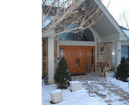 4th image of 10 Brendle Ln