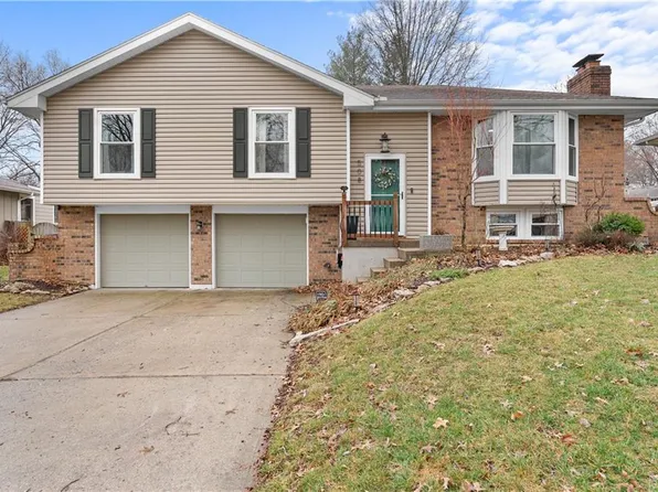 508 NE Stonewall Dr, Blue Springs, MO 64014