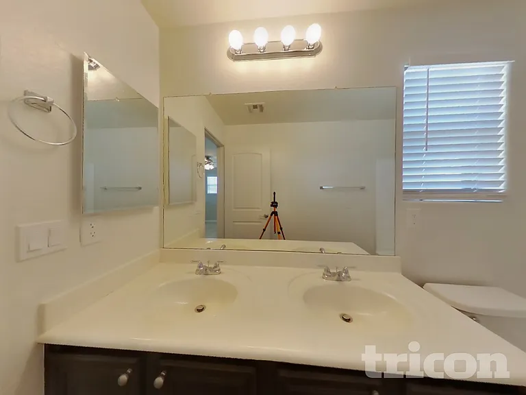 880 W Busa Dr — Photo 12