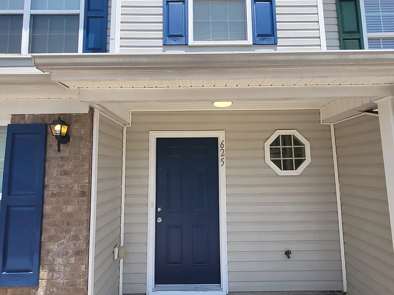 625 Chase Ln — Photo 2
