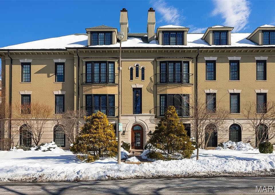 1st image of 15 Topton Way APT 1B