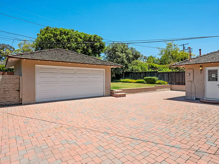 3409 Palos Verdes Dr N — Photo 13