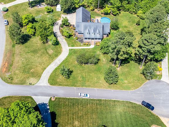 4th image of 4139 Mistletoe Ln