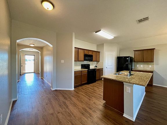 3rd image of 1438 Meadow Creek Dr