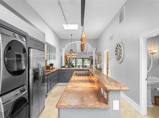 2665 S Parkview Dr, Hallandale, FL 33009