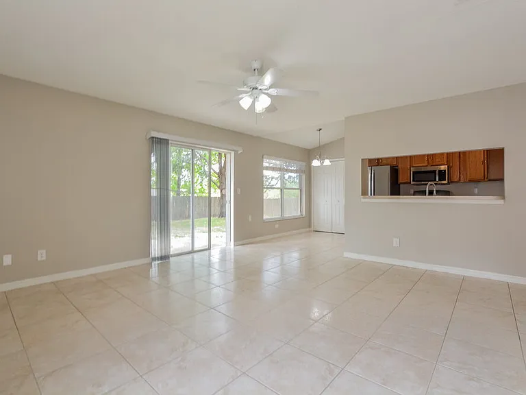 12020 Woodglen Cir — Photo 5