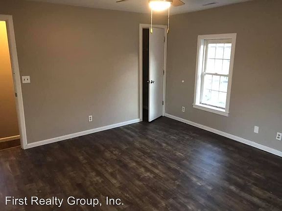 5th image of 212 Robert Pl