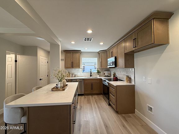 5th image of 2710 E AMELIA Avenue