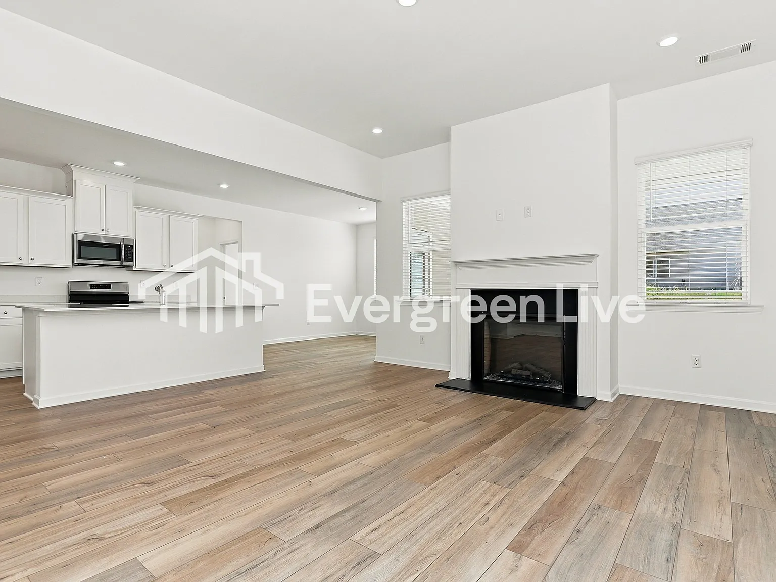 4 bed, 2.0 bath, 1683 sqft, $2,085 — Photo 3