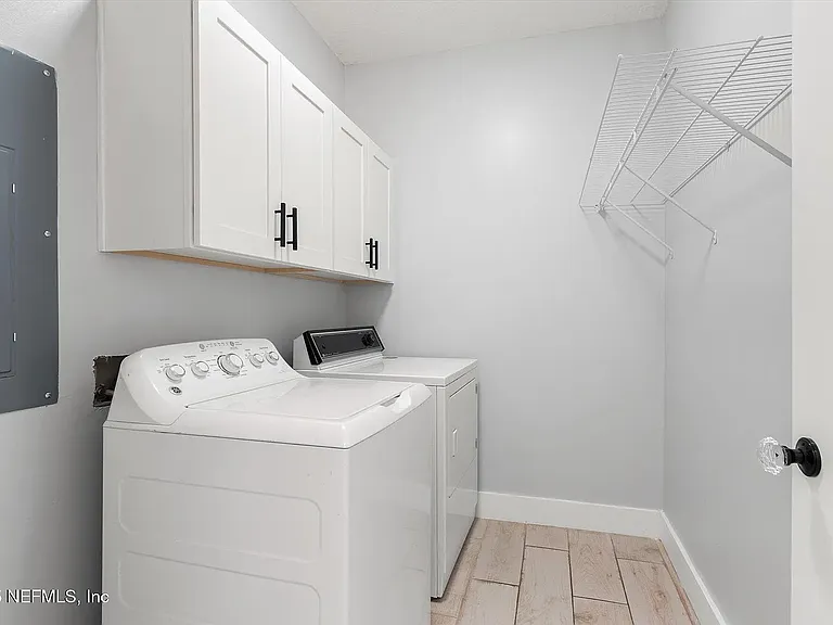 406 E Cochran Ave — Photo 10