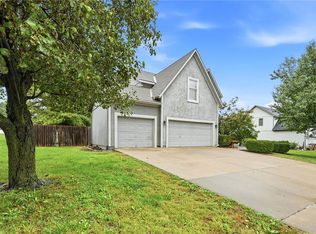 1404 Cedar Ridge Cir, Raymore, MO 64083