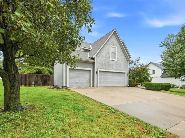 1404 Cedar Ridge Cir, Raymore, MO 64083