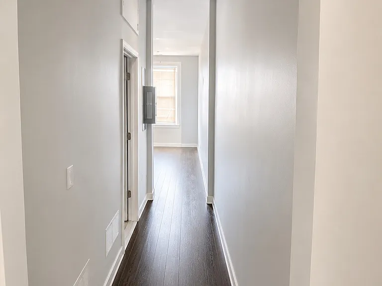 709 W Girard Ave #3 — Photo 5
