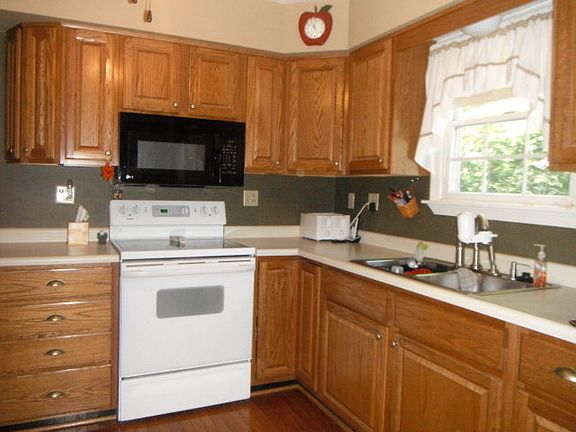 5th image of 156 Fairview Dr