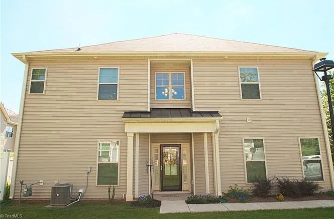 4 bed, 2.5 bath, 1890 sqft, $2,250 — Photo 1