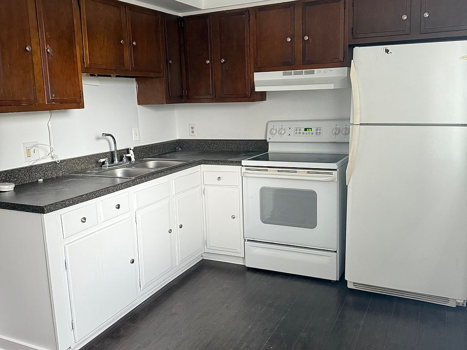 1st image of 221 9th St #221