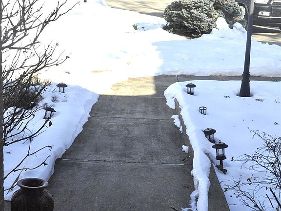 3rd image of 779 Sunderland Dr