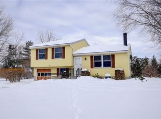 56 Ridge Meadows Dr, Spencerport, NY 14559