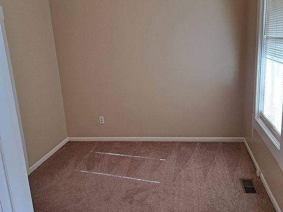 4th image of 303 Grafton Ave