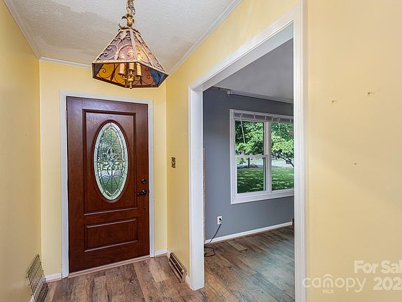 4th image of 1904 Berkshire Dr