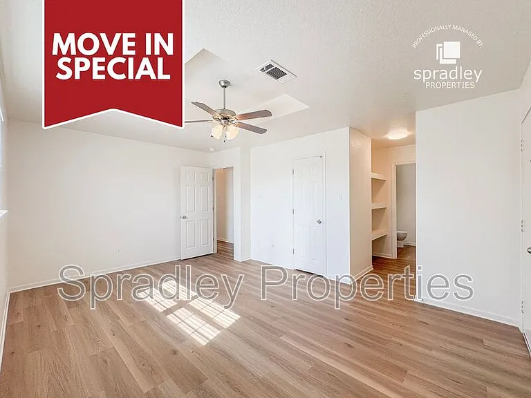 130 Lacey Lou Ln — Photo 1
