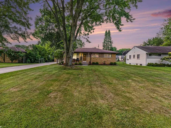 23350 Mapleview St, Macomb, MI 48042