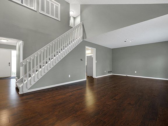 3rd image of 6352 Tamworth Ct