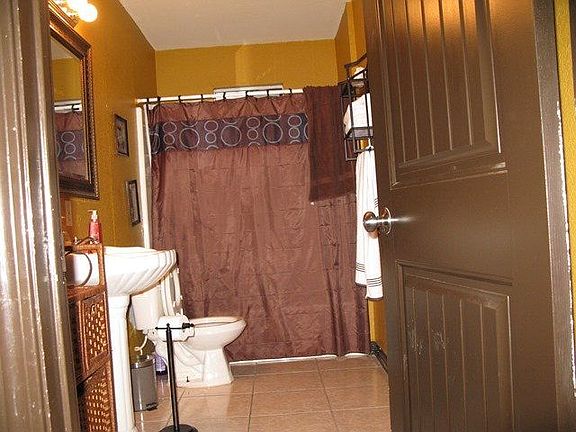 3rd image of 108 Dove St
