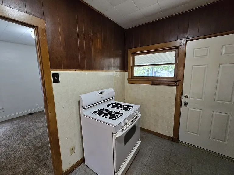 307 Riehl St — Photo 15