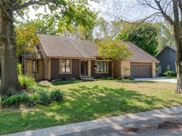 11269 Hadley St, Overland Park, KS 66210