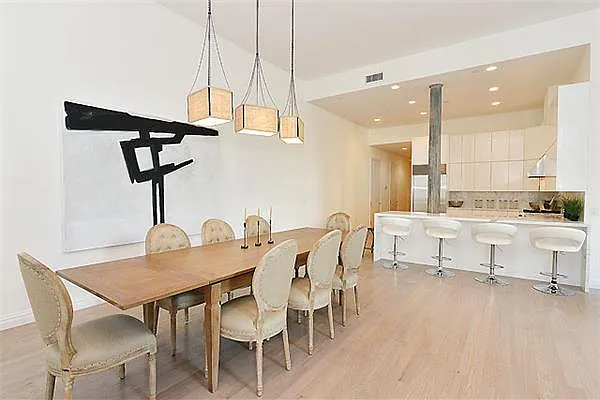 Sold by Luxe Group | media 20