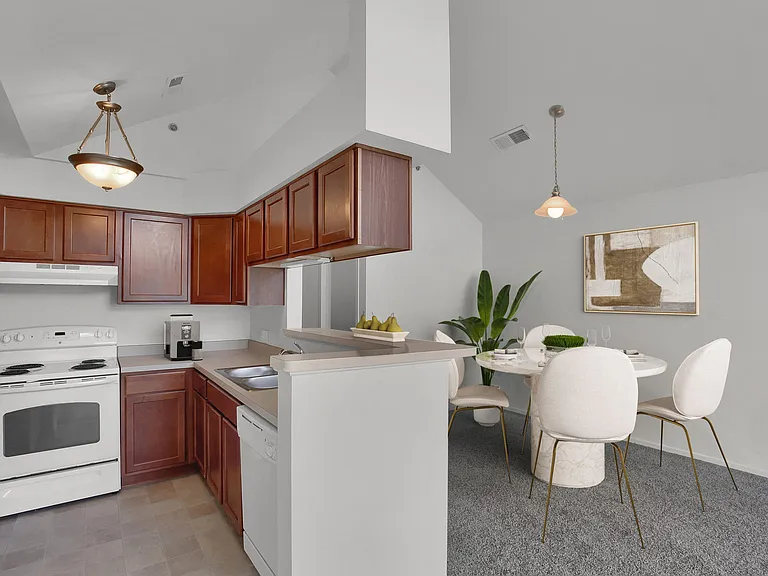 LakePointe Apartments — Photo 54