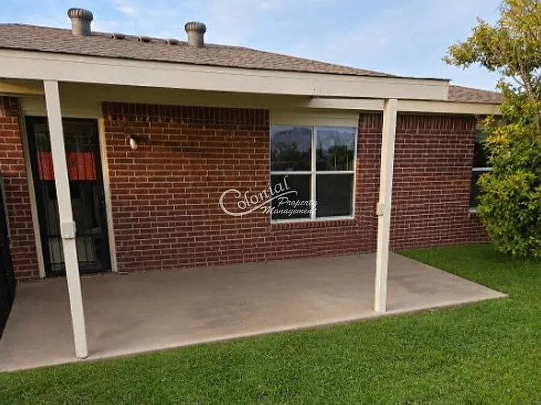 4306 Fieldcrest Dr — Photo 10